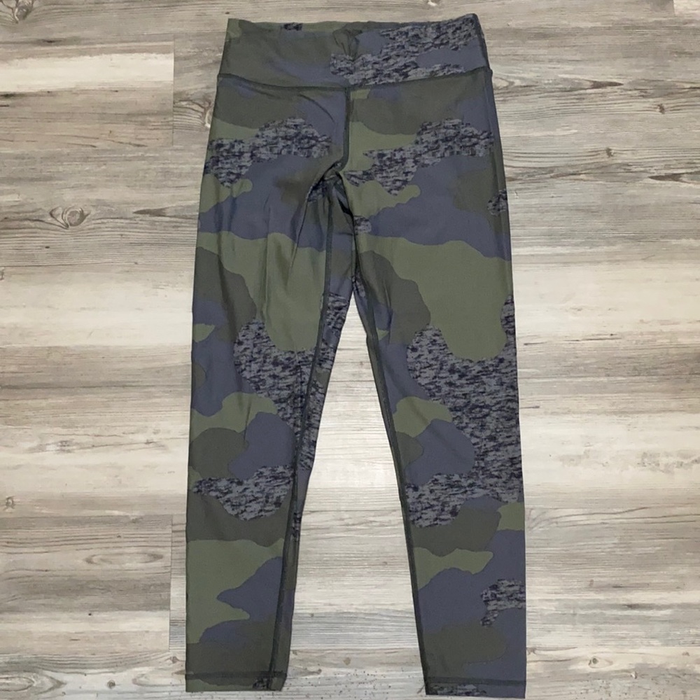 Aerie Camo leggings. Size medium.